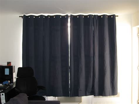 File:Black curtain.jpg - Wikimedia Commons
