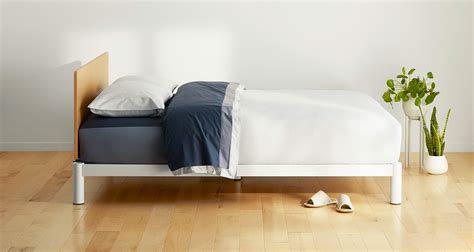 Panel Bed vs. Platform Bed: What's the Difference? | Casper