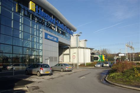 Liverpool South Parkway Station © Stephen McKay cc-by-sa/2.0 :: Geograph Britain and Ireland