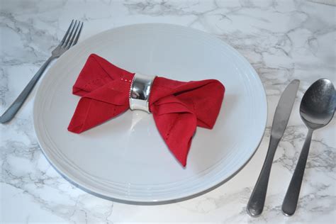 Napkin folding: 3 ideas for your Christmas table - Girl about townhouse