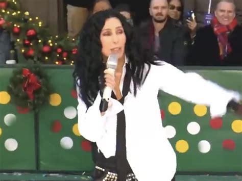 Cher accused of lip-synching on Macy’s Thanksgiving Day TV performance ...