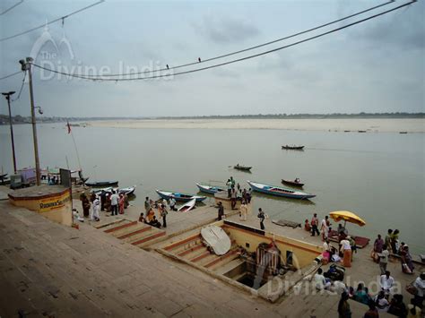 Ganga Ghats in Varanasi : Bathing Ganga Ghat Varanasi - The Divine India