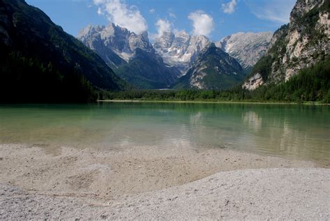 File:Lake Landro, Italy.jpg - Wikimedia Commons