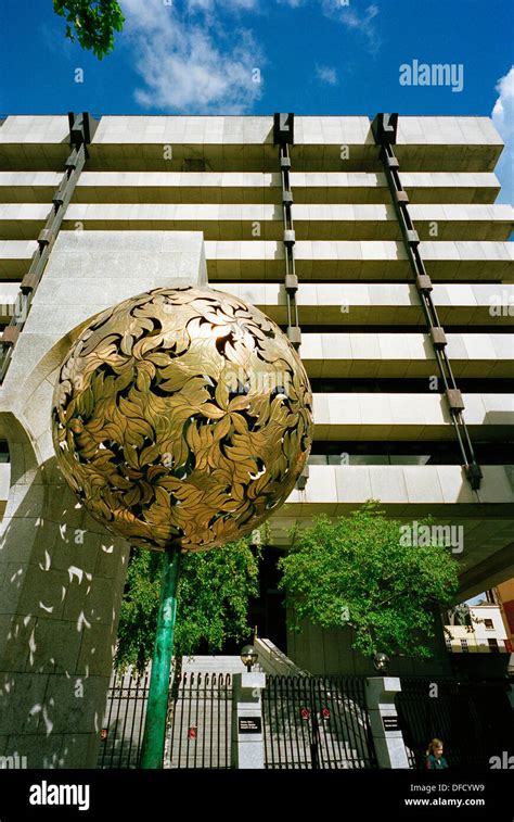 Central bank of ireland building hi-res stock photography and images ...