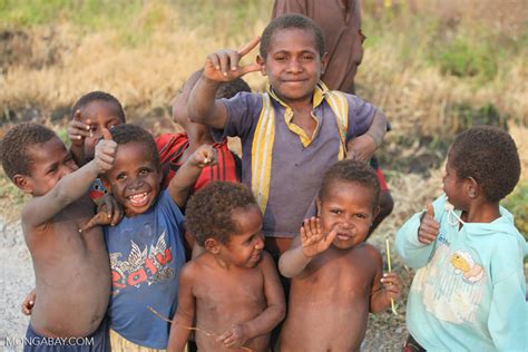 Papuan kids [papua_5328]