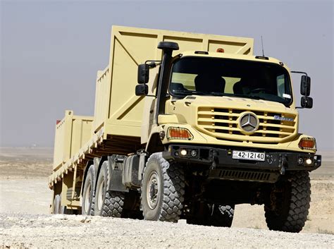 Mercedes Zetros 3643 AS 6x6: Mad-Max-Truck im Wüsteneinsatz - auto ...