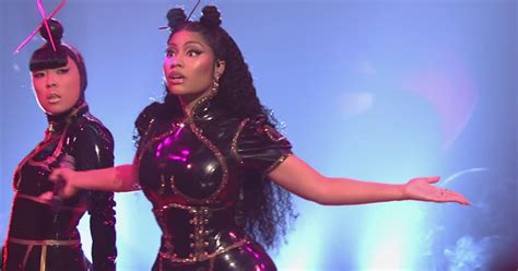 Nicki Minaj - Chun-Li (Canlı Performans) | İzlesene.com