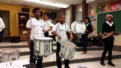 Southwood Middle School Drumline - YouTube