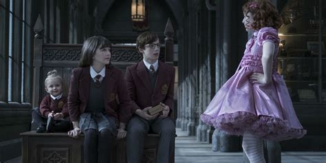 A Series of Unfortunate Events Season 2 Premiere Review