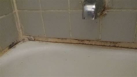 bathroom - How to caulking a bathtub with various size edge between wall and tub - Home ...
