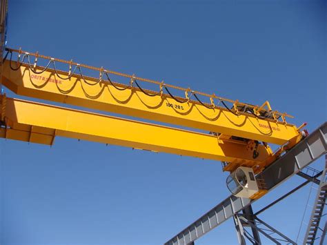 Overhead Cranes vs Hoists: Key Differences