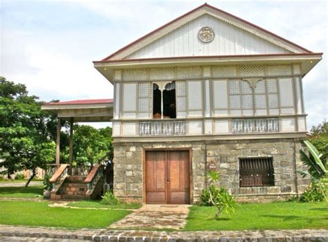 Traditional Filipino House | Philippines house design, Filipino house, Philippine houses