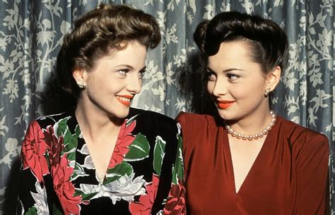 ADORED VINTAGE: Monday Muses: Olivia de Havilland and Joan Fontaine