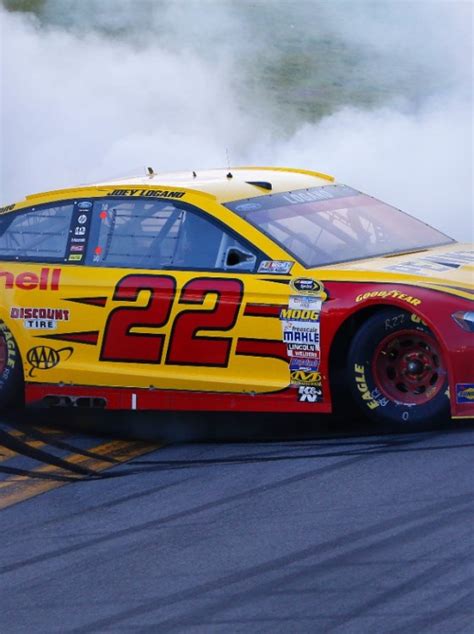 Joey Logano Wins 2015 Daytona 500 - The News Wheel