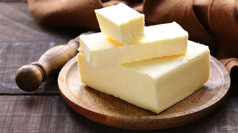 The Science Behind Mixing Butter And Oil When Cooking