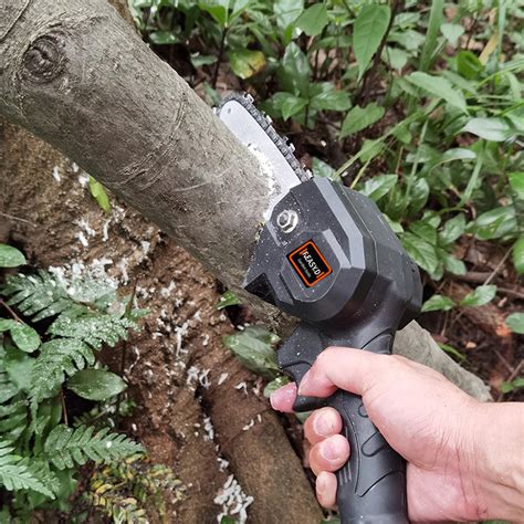 Rechargeable Handheld Mini Battery Powered Chainsaw