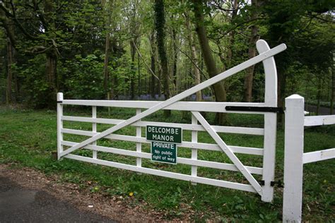 Gateway to Delcombe Manor © Marilyn Peddle cc-by-sa/2.0 :: Geograph Britain and Ireland