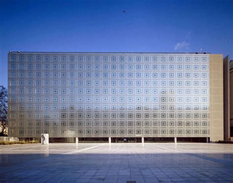 Arab World Institute: Coolest Arabic building in Paris