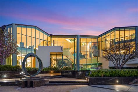 Stunning Architectural Estate on Mulholland Drive returns for $17 Million