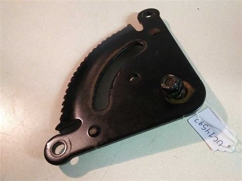 GENUINE JOHN DEERE LAWN TRACTOR STEERING GEAR SECTOR PART NUMBER UC14592 - Parts & Accessories