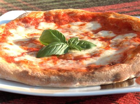 Pizza Margherita: History and Recipe | ITALY Magazine