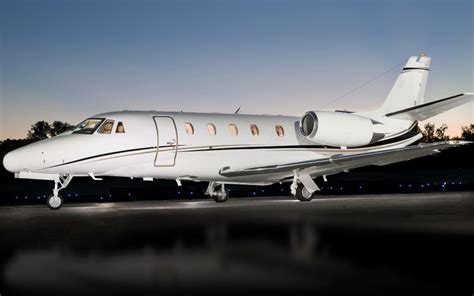 Bobby Flay Private Jet: Kentucky Derby Jet - Urban Splatter