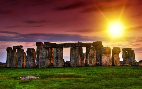 Stonehenge Sunrise - Black Tie Travel