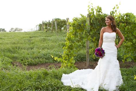 Vineyard bride in Maryland | by Anna Kerns Photography | www.annakerns.com | Linganore Winery ...