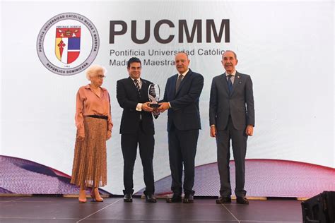 PUCMM es reconocida con el Premio a la Excelencia, máximo galardón otorgado a academias por ...