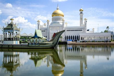 Sultan Omar Ali Saifuddien Mosque In Brunei