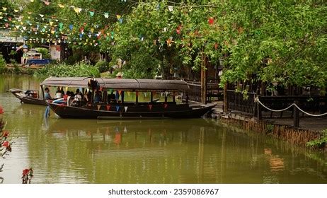 272 Boat Tour Ayutthaya Royalty-Free Images, Stock Photos & Pictures | Shutterstock