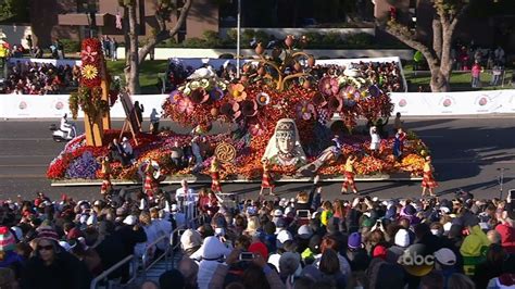 Rose Parade features 39 floral floats, 19 marching bands | KABC7 Photos ...