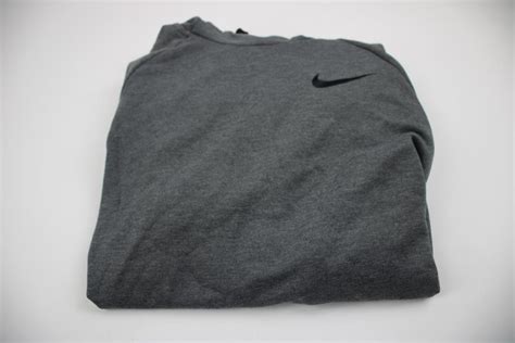 Nike Men's Clothing Lot, 2 Pieces | Property Room