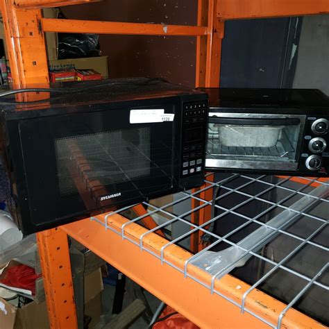 TOASTER OVEN AND MICROWAVE - Big Valley Auction