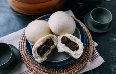 Chinese Steamed Red Bean Buns - The Woks of Life