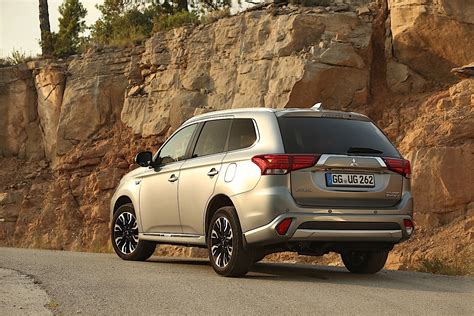 MITSUBISHI Outlander PHEV Specs & Photos - 2016, 2017, 2018, 2019, 2020 ...