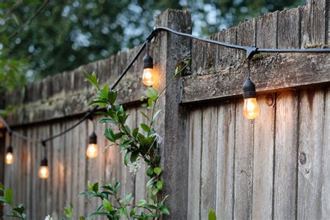 Fence patio string lights - Homedit