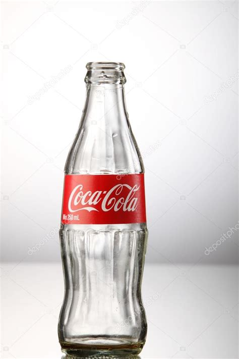 Empty coca cola bottle – Stock Editorial Photo © eskaylim #81882892