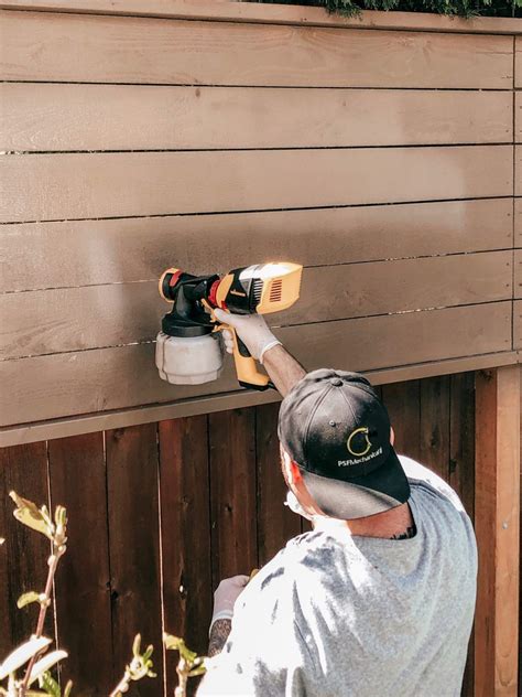 How to stain a DIY horizontal cedar privacy fence the fast & easy way in under a few hours with ...