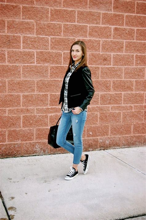 Casually Styled...: Converse | Chuck taylors, Chic sneakers, Converse style