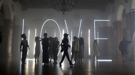 Aloe Blacc - Love is the Answer interactive music video on 2Pause