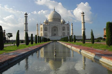 The Taj Mahal Pictures, Photos, History & Facts - Agra,