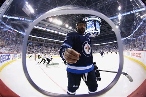 Dustin 'Big Buff' Byfuglien just manhandled two Golden Knights at once