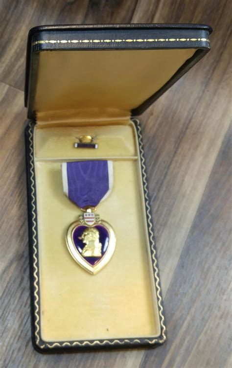 SOLD- VIETNAM WAR US PURPLE HEART MEDAL WITH CASE AND MINI BAR, Item #2740