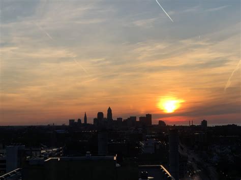 Sunset over the Cleveland skyline : r/Cleveland