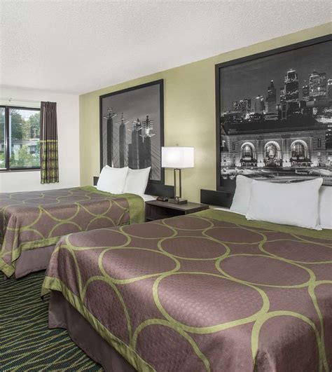 Affordable Hotel Guest Rooms In Independence, MO | Super 8 by Wyndham ...