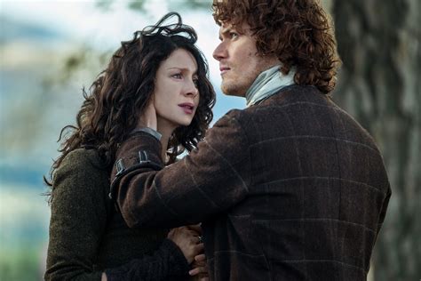 ‘Outlander’: Jamie & Claire’s Best Fights & Make-Up Sex Scenes – SheKnows