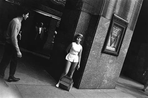 5 Garry Winogrand Street Photography Composition Lessons - ERIC KIM