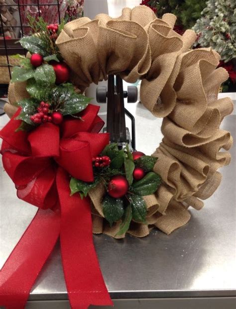 Adorable Christmas Wreath Ideas For Your Front Door 04 | Christmas ...