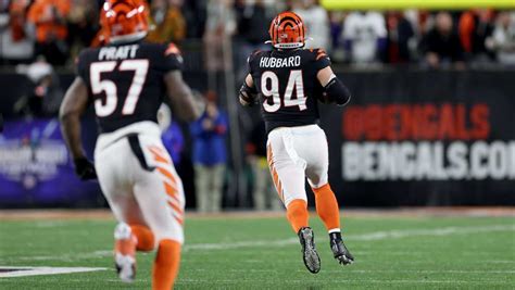 WATCH: Bengals fans celebrate Hubbard scoop and score at Rhinehaus